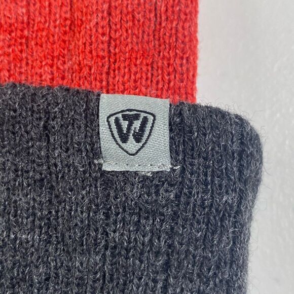 NWT NCAA Washington State Cougars Youth Below Zero Red Black Knit Beanie Hat - Picture 9 of 9